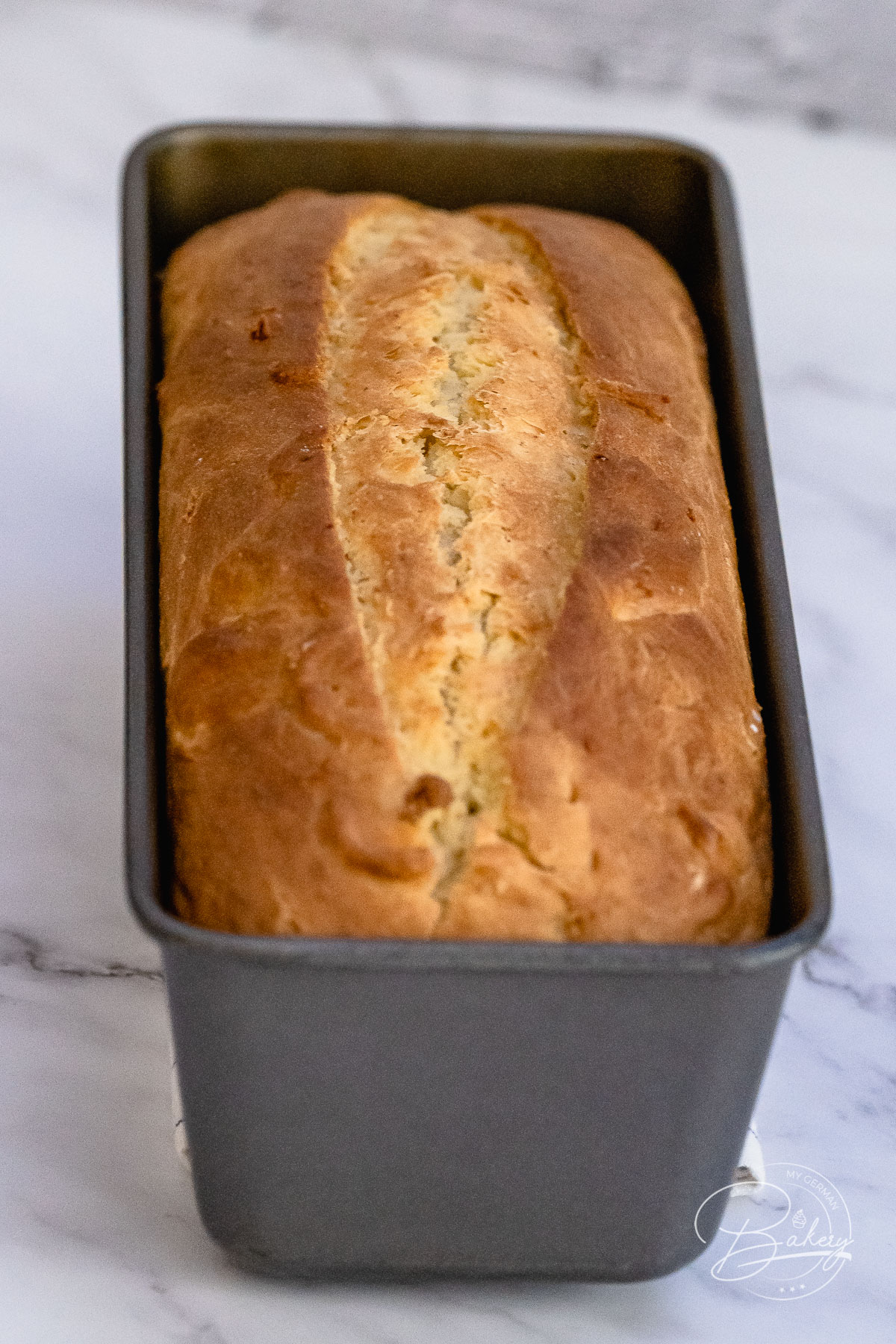 Einfacher süßer Stuten - Brot Rezept - Leckeres Brot schnell selbstgemacht - gelingt immer - wie beim Bäcker - frisch selbst gebacken - Sonntagsfrühstück - Stuten und süßes Weißbrot - Rezept für einfachen süßen Stuten als Brot Rezept. Leckeres süßes Brot schnell gebacken. Zutaten: Mehl, Zucker, Milch, Eier, Hefe, Butter