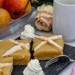 Einfacher Blechkuchen - Rezept mit Apfelmus - Gitterkuchen