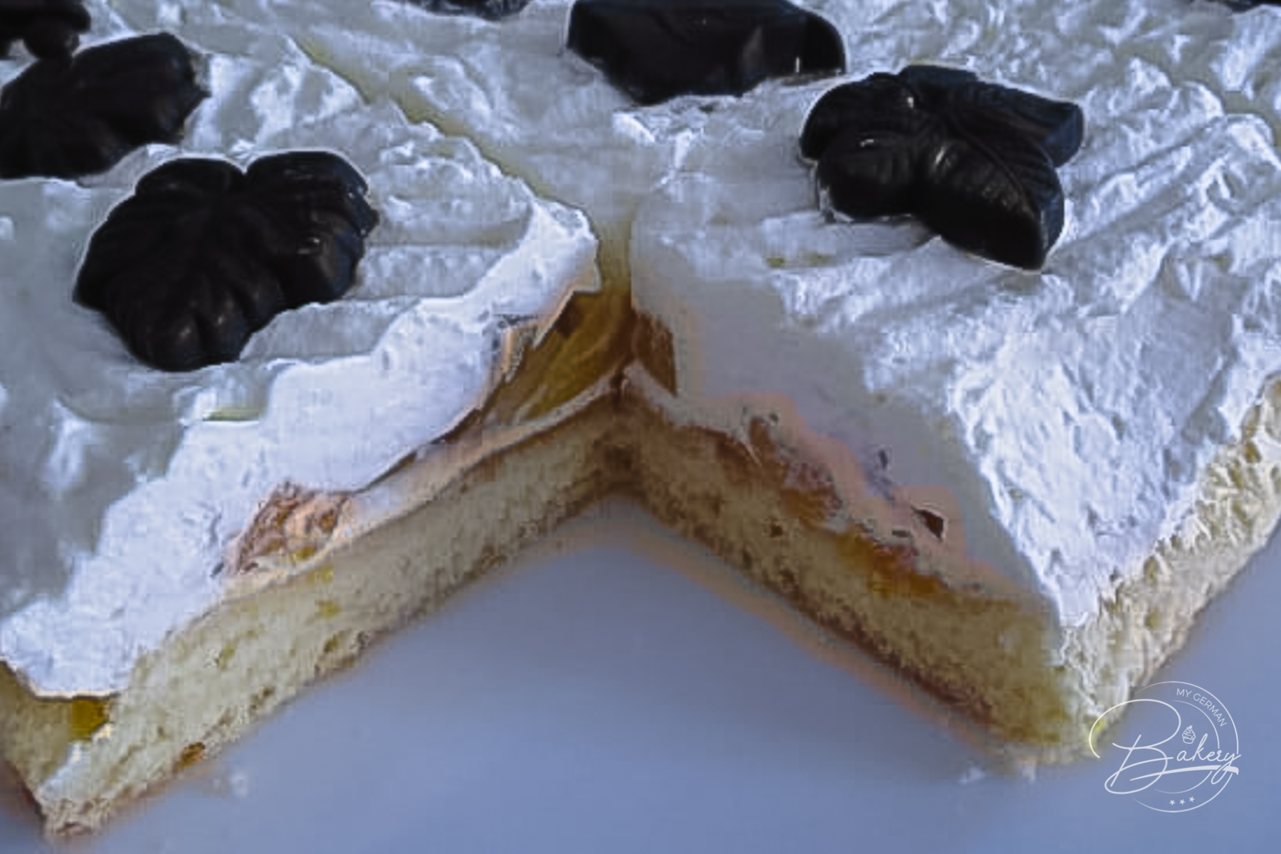 Easy sponge cake recipe - easy cream cake recipe with peaches - cream sponge cake with peaches as a light summer cake - Easy recipe sponge cake - step by step instructions for sponge cake base.