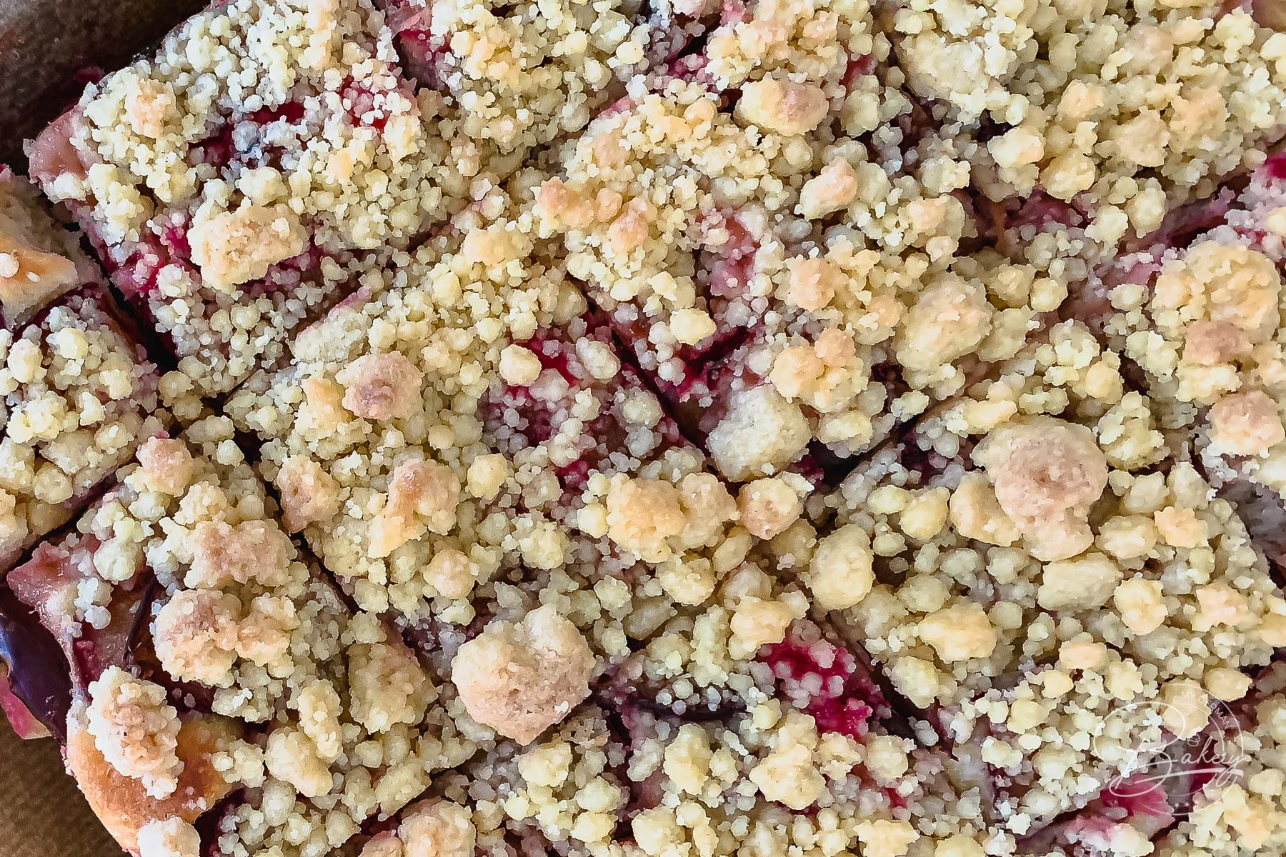 Plum crumble cake recipe - plum cake with yeast - Best plum cake as yeast cake - plum cake with yeast and crumble - perfect for summer - Delicious yeast cake recipe for plum crumble cake, plum cake with crumble. Quick, easy, step by step, plum cake.