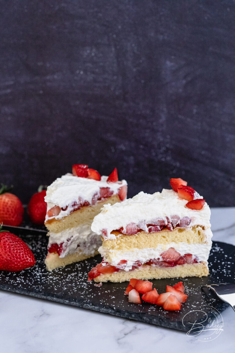 Light strawberry cream cake - Loose sponge cake - easily made - Strawberry cream cake and cream cake with sponge cake base as a cake for celebrations - Delicious and simple strawberry cream cake and homemade strawberry cake