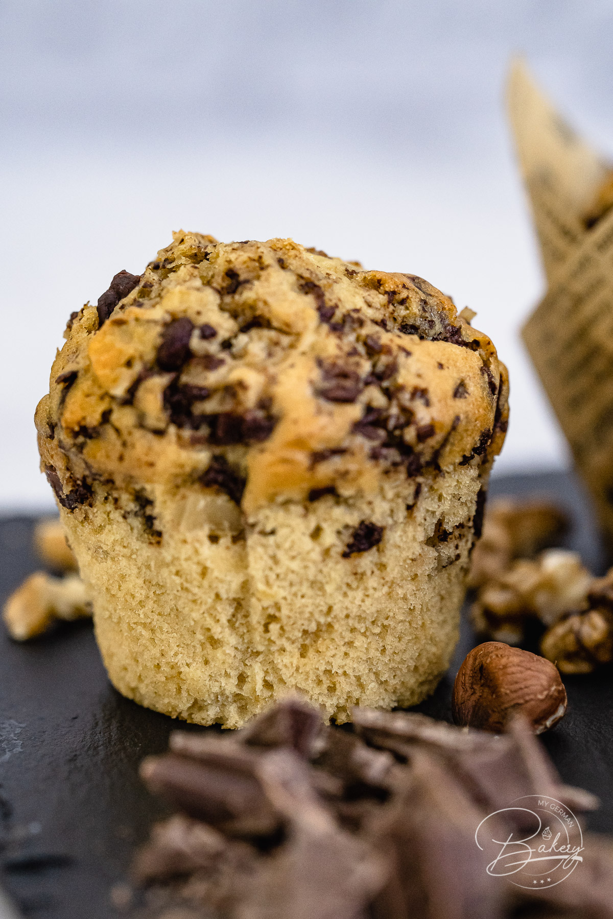 Beste Muffins mit Schokolade - Schokomuffins - einfaches Rezept - Rezept Muffins mit Schokolade und Nuss - extra locker und saftig selbst gemacht - Schoko Muffins und Schokoladen Muffins mit dunkler oder weißer Schokolade, Walnüssen,