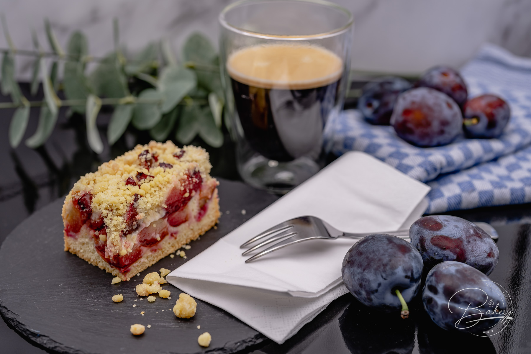 Plum cake recipe with crumble - Quick sheet cake - Plum crumble cake recipe - Plum cake recipe with crumble for a sheet of plum cake. Quick and easy sheet cake with plums. Juicy, soft, crunchy