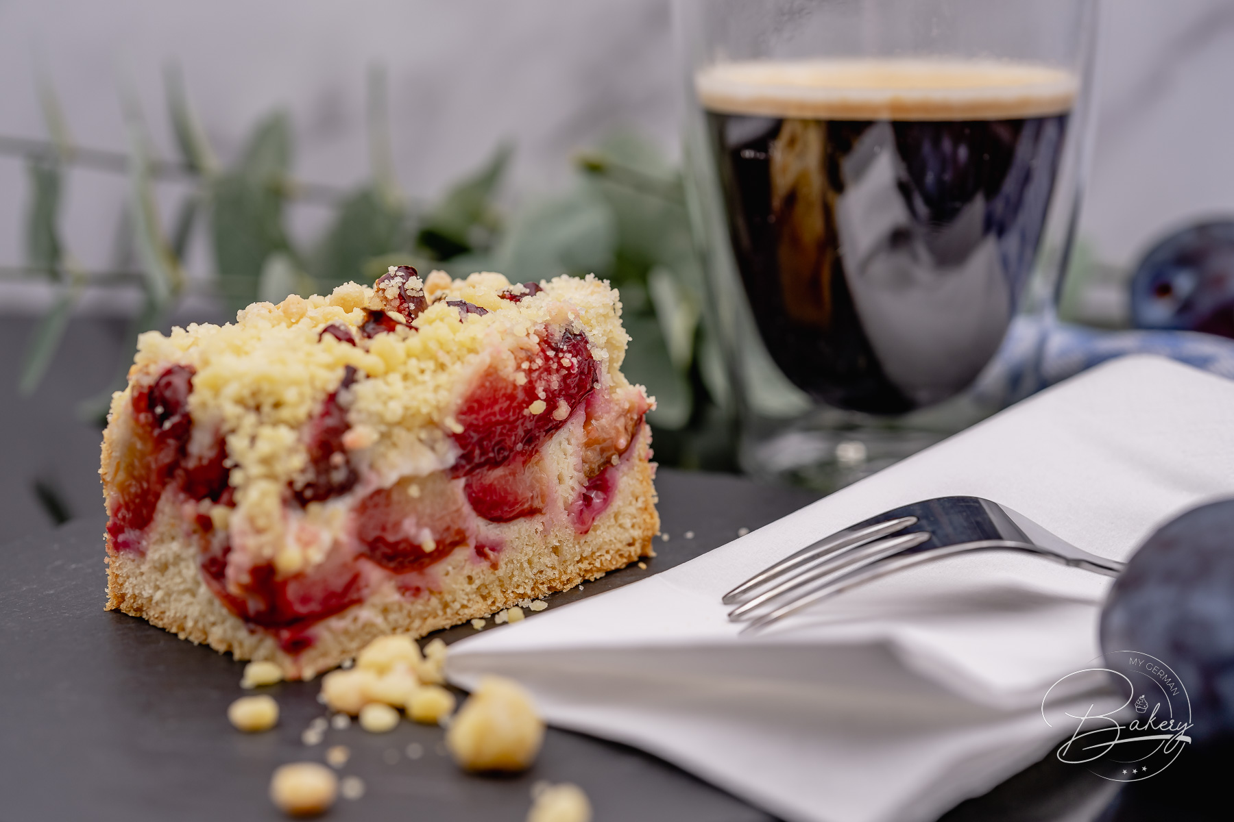 Plum cake recipe with crumble - Quick sheet cake - Plum crumble cake recipe - Plum cake recipe with crumble for a sheet of plum cake. Quick and easy sheet cake with plums. Juicy, soft, crunchy
