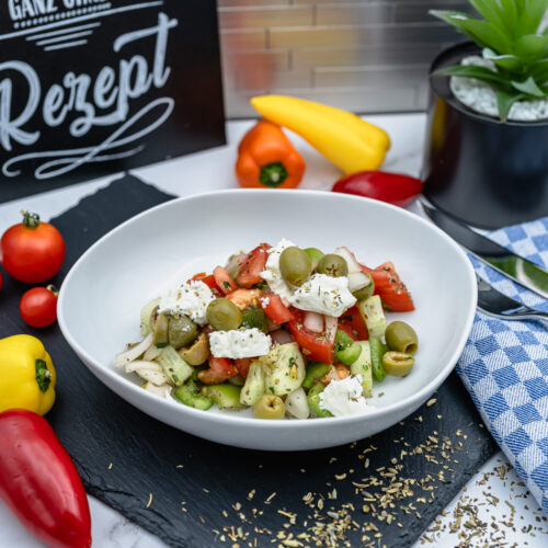 Griechischer Bauernsalat - Griechischer Salat mit Feta - leichter Griechischer Salat mit Feta für den Sommer und zum Grillen - Griechischer Salat mit Fetakäse - Sommersalat nach Balkan Art - Gesunde Ernährung