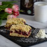 Cherry crumble cake recipe - delicious and easy yeast cake - Delicious cherry crumble cake recipe for yeast cake and crumble cake. Cake with butter crumbles and sour cherries, cherries and morello cherries - quick and easy instructions - delicious yeast cake - sheet cake recipe - simple cake with dry yeast