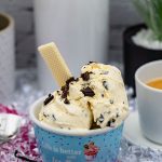 Cremiges Stracciatella Eis Rezept als aromatisches Vanille Eis mit Schokolade oder Schokoladenstückchen für knackiges Vanille Eiscreme als Eis